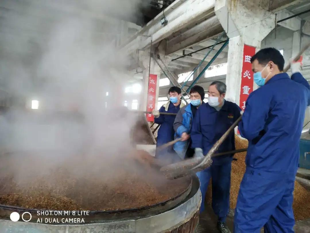 <b>嚴(yán)抓疫情防控，堅守手工釀造，心心酒業(yè)有序復(fù)工復(fù)產(chǎn)</b>